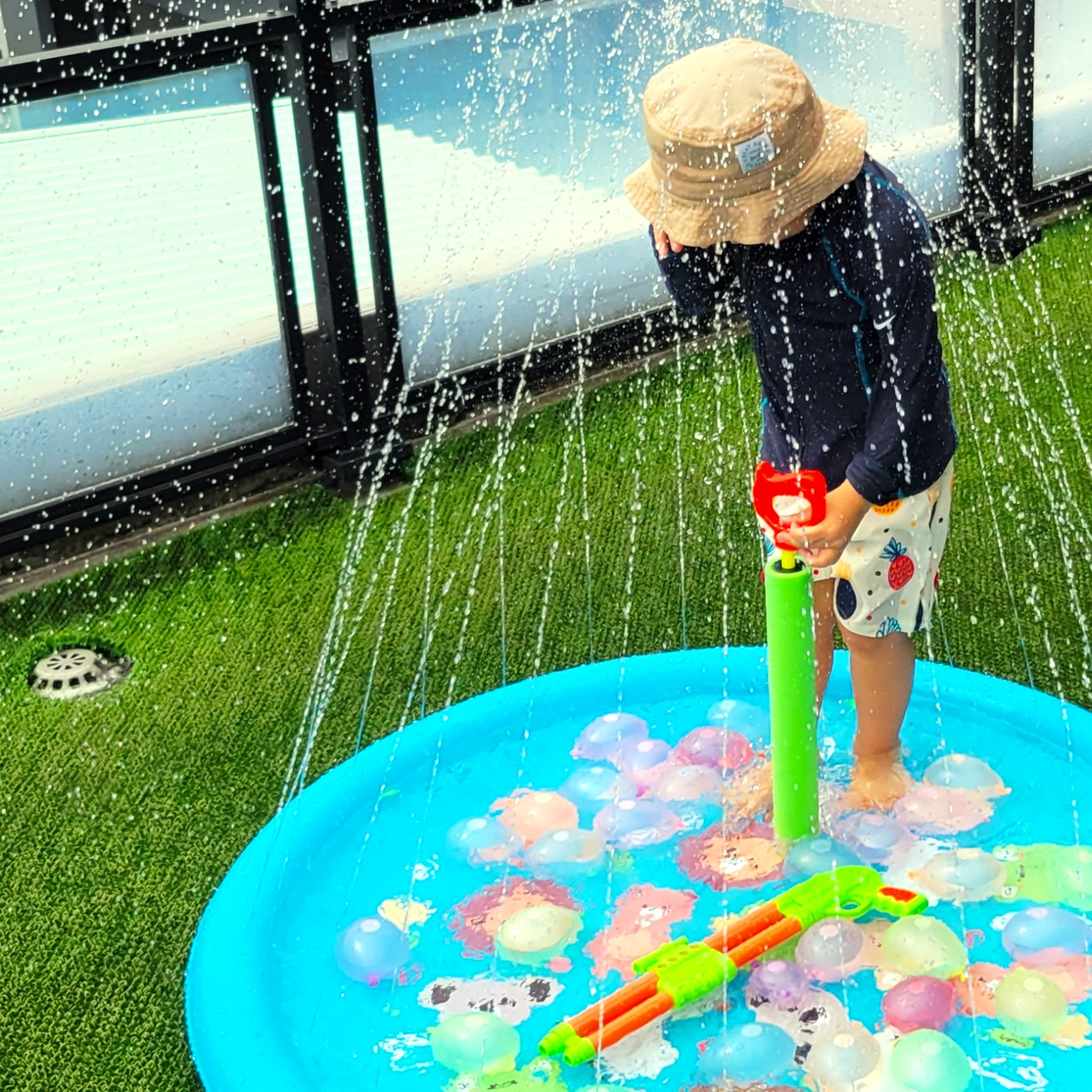 夏はプールでした